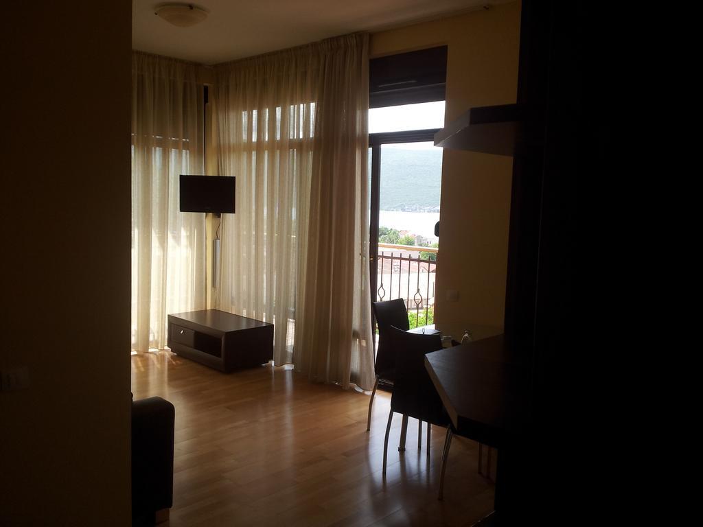 Apartments Ploski Херцег-Нови Экстерьер фото
